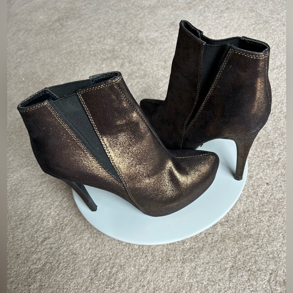 Rock & Republic - Elegant Bronze Ankle Boots
